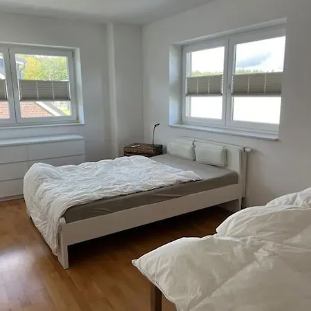 Zentral Gelegenes Haus Mit Garten Kronshagen