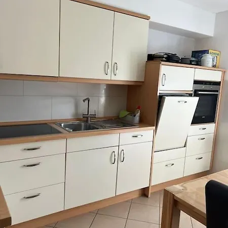 Apartment Zentral Gelegenes Haus Mit Garten
