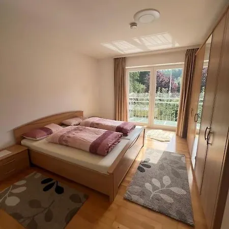 Apartment Zentral Gelegenes Haus Mit Garten